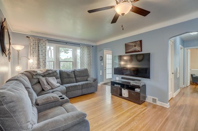 1742 Nevada Avenue E, Saint Paul, MN 55106