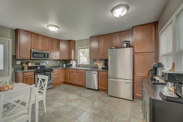 1742 Nevada Avenue E, Saint Paul, MN 55106