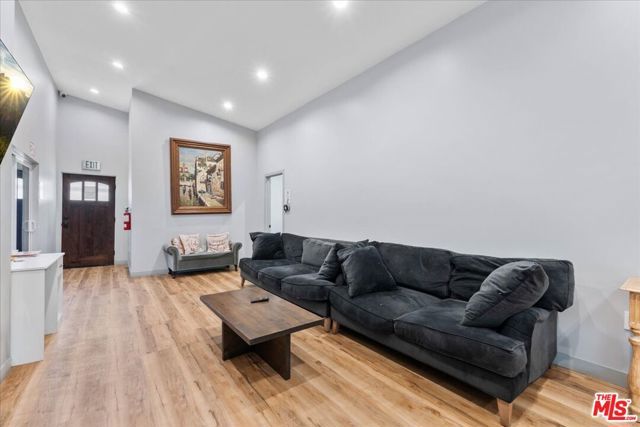 1213 S California Avenue, Monrovia, CA 91016