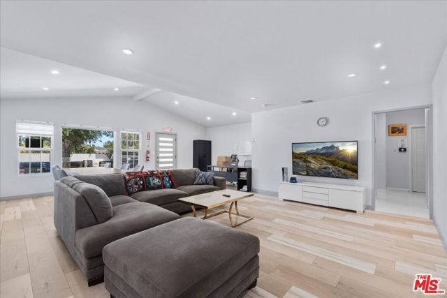 1213 S California Avenue, Monrovia, CA 91016