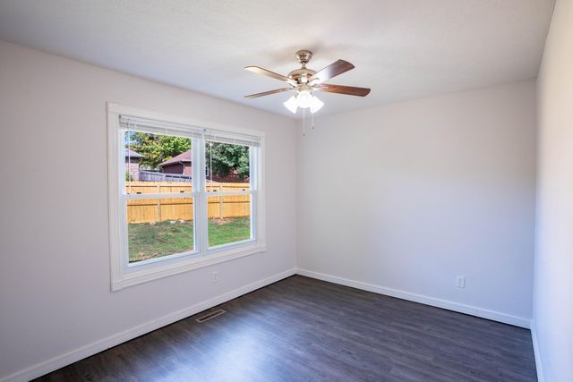 4135 E Autumn Court, Springfield, MO 65802