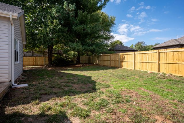4135 E Autumn Court, Springfield, MO 65802