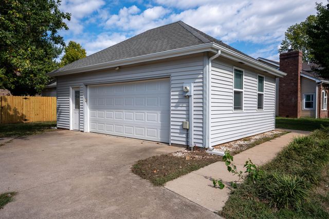4135 E Autumn Court, Springfield, MO 65802