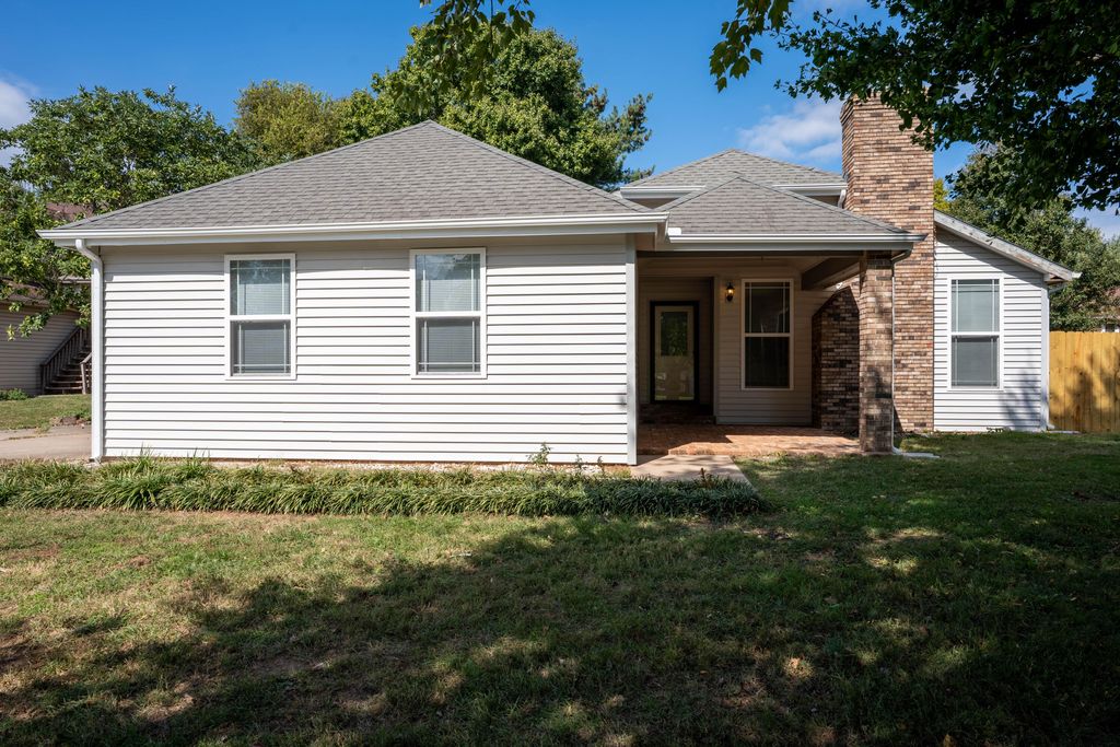 4135 E Autumn Court, Springfield, MO 65802