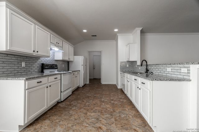 128 Hidden Cave, Cibolo, TX 78108