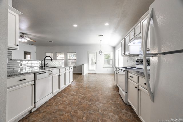 128 Hidden Cave, Cibolo, TX 78108