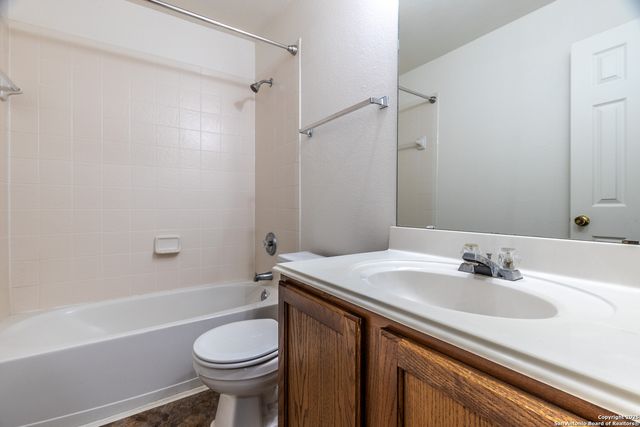 128 Hidden Cave, Cibolo, TX 78108