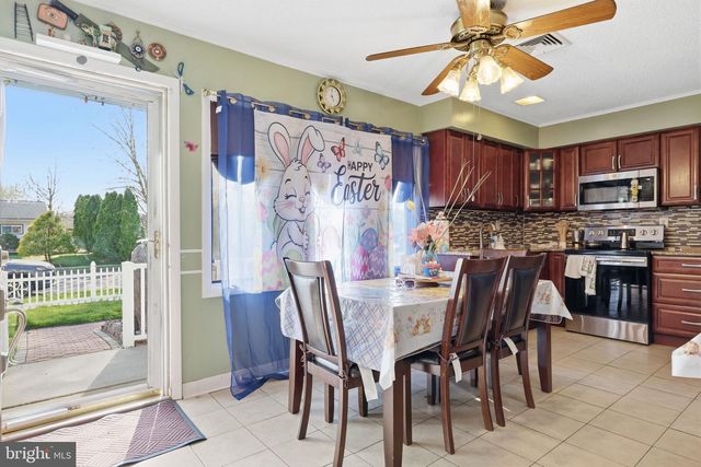 12 GRIDIRON RD, Levittown, PA 19057