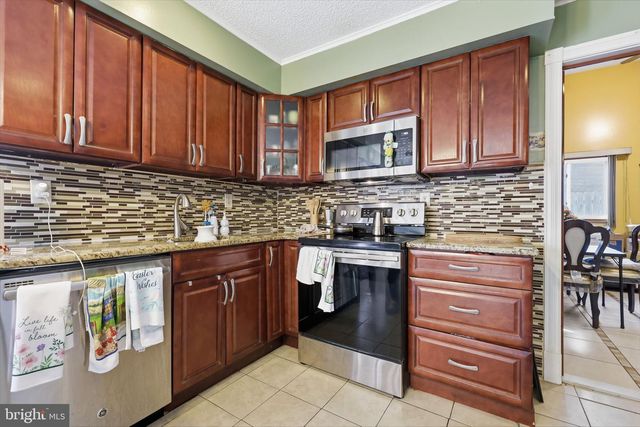 12 GRIDIRON RD, Levittown, PA 19057