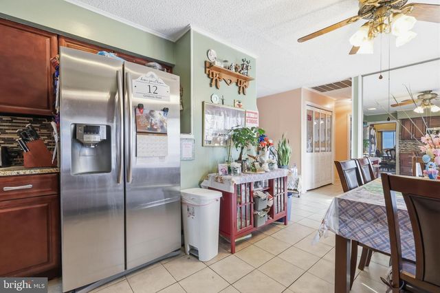 12 GRIDIRON RD, Levittown, PA 19057