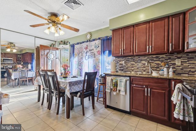 12 GRIDIRON RD, Levittown, PA 19057