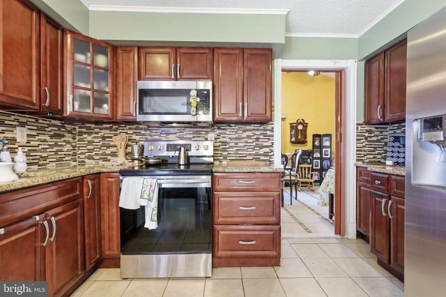 12 GRIDIRON RD, Levittown, PA 19057