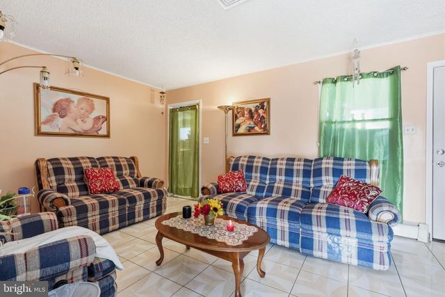 12 GRIDIRON RD, Levittown, PA 19057