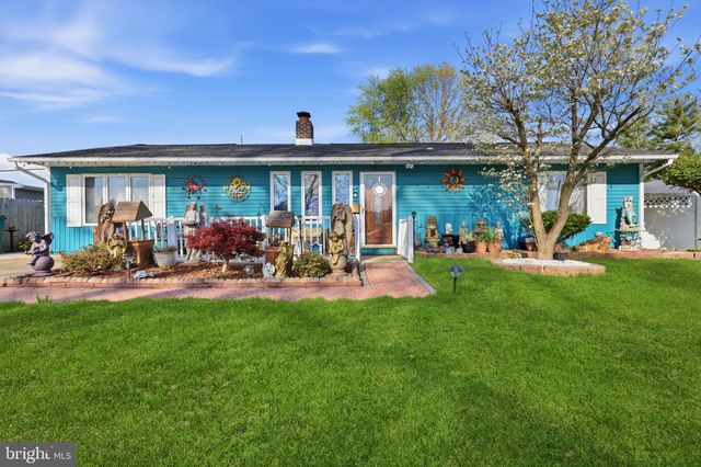 12 GRIDIRON RD, Levittown, PA 19057