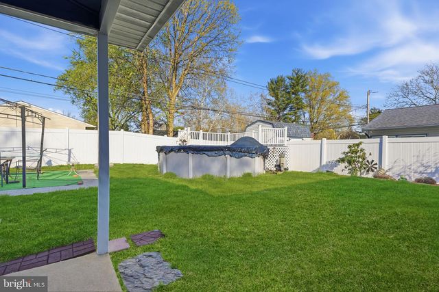 12 GRIDIRON RD, Levittown, PA 19057