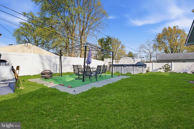 12 GRIDIRON RD, Levittown, PA 19057