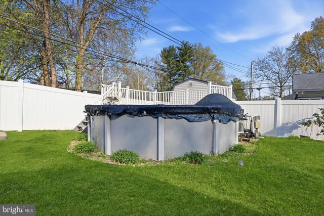 12 GRIDIRON RD, Levittown, PA 19057