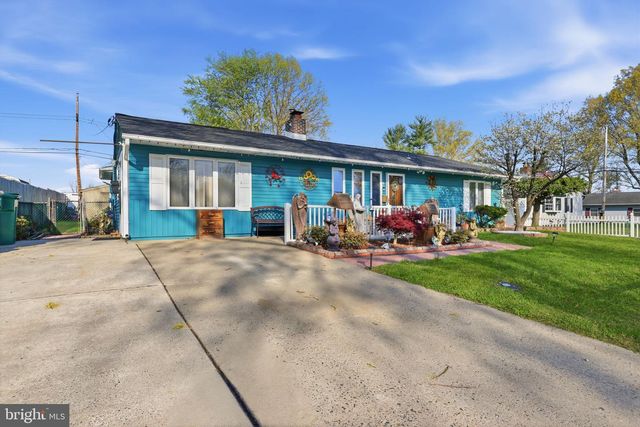 12 GRIDIRON RD, Levittown, PA 19057