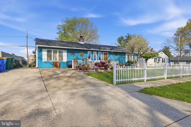 12 GRIDIRON RD, Levittown, PA 19057