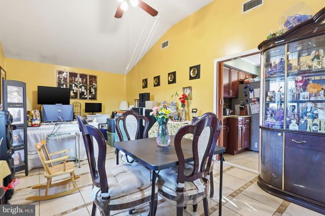 12 GRIDIRON RD, Levittown, PA 19057