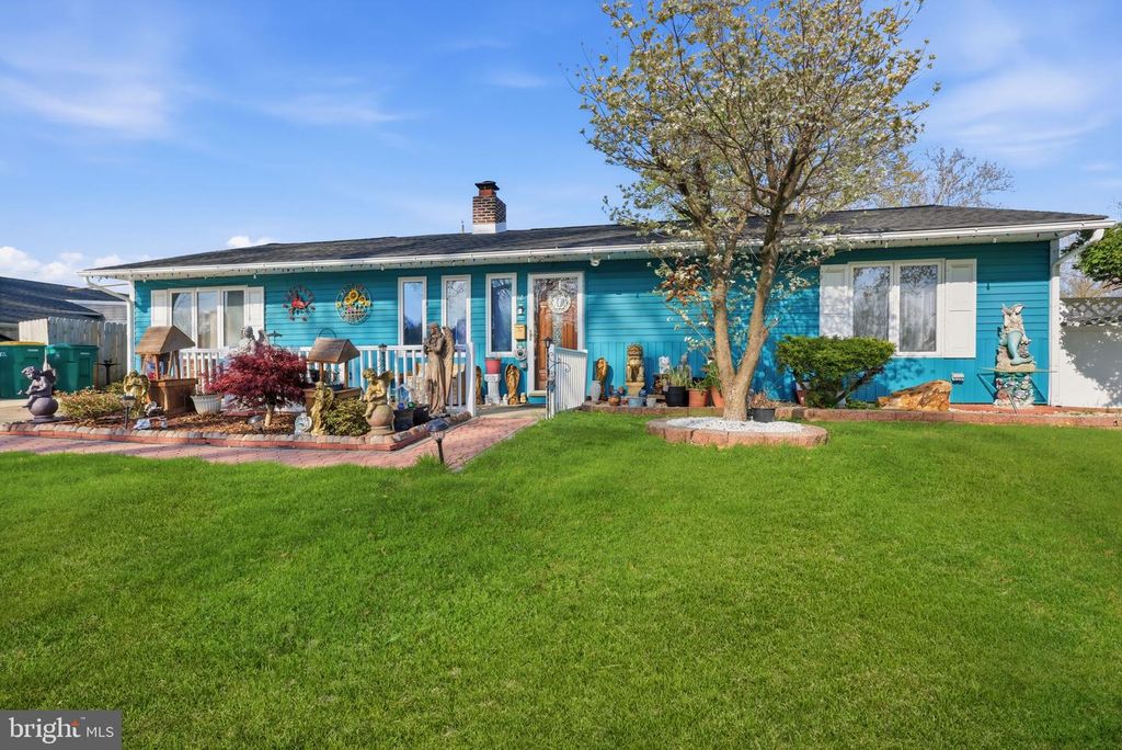 12 GRIDIRON RD, Levittown, PA 19057