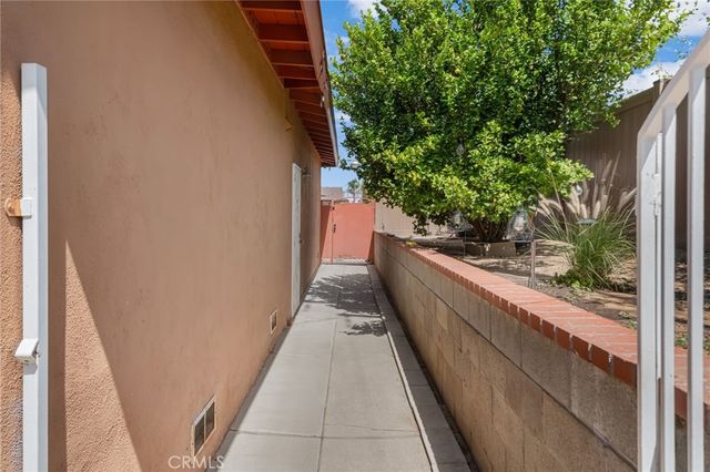 394 S Eucalyptus, Rialto, CA 92376
