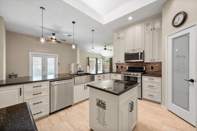 1202 Angel Fire Lane, Arlington, TX 76001