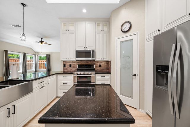 1202 Angel Fire Lane, Arlington, TX 76001