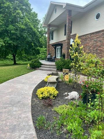 18610 M 86, Three Rivers, MI 49093