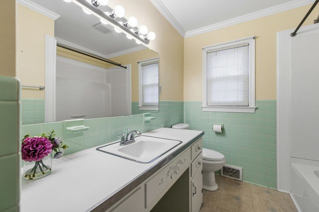 410 W NORTH ST, Woodstock, VA 22664