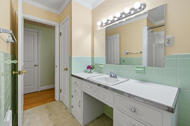 410 W NORTH ST, Woodstock, VA 22664
