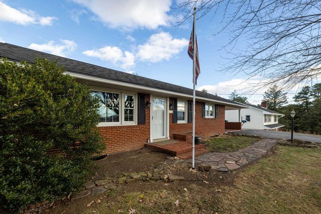 410 W NORTH ST, Woodstock, VA 22664