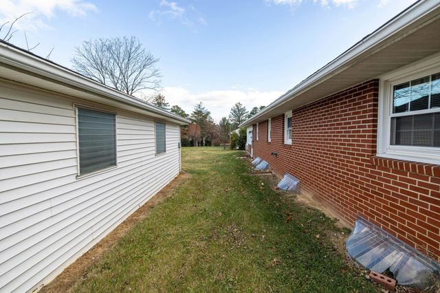 410 W NORTH ST, Woodstock, VA 22664