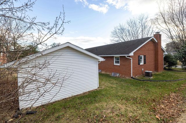 410 W NORTH ST, Woodstock, VA 22664