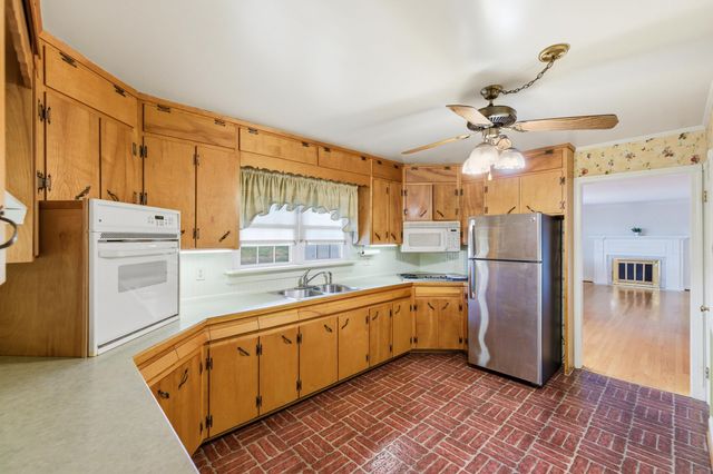410 W NORTH ST, Woodstock, VA 22664