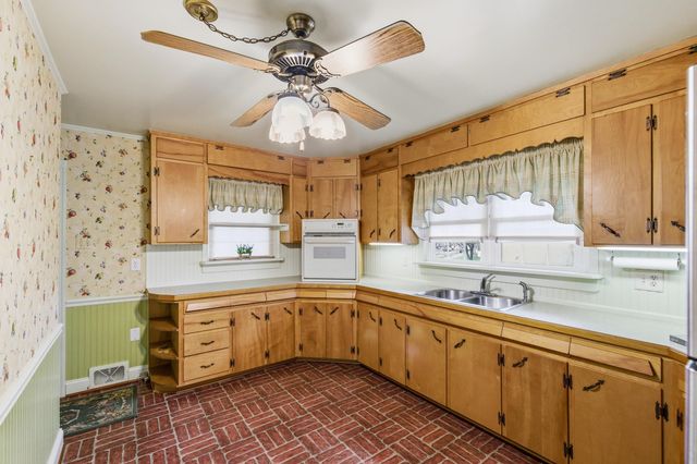 410 W NORTH ST, Woodstock, VA 22664