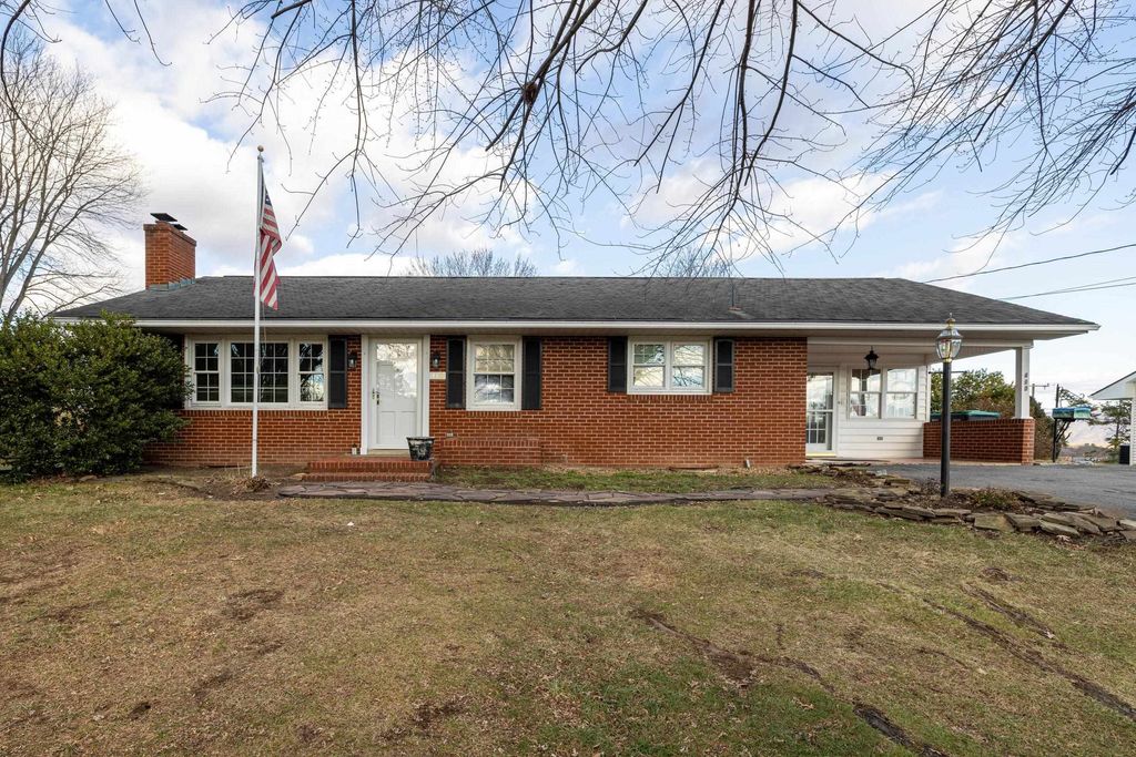 410 W NORTH ST, Woodstock, VA 22664
