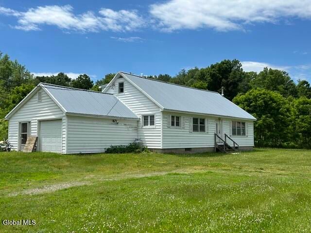 90 Tomhannock Road, Valley Falls, NY 12185