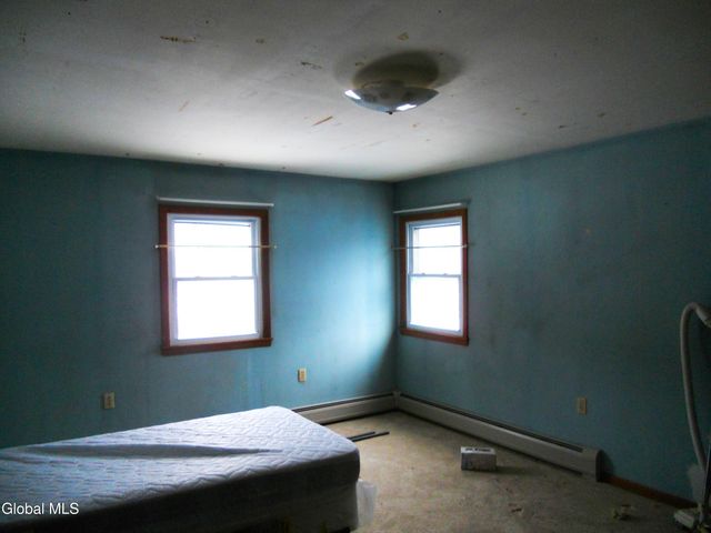 90 Tomhannock Road, Valley Falls, NY 12185