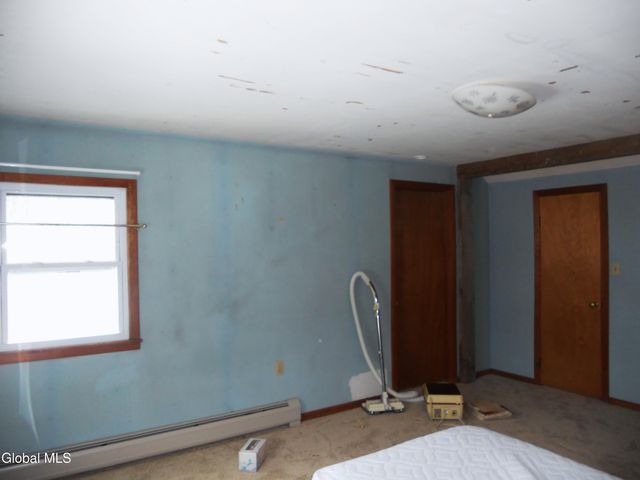 90 Tomhannock Road, Valley Falls, NY 12185