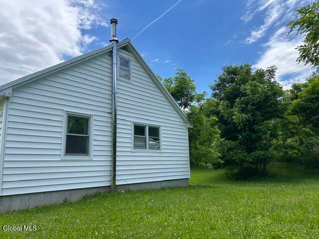 90 Tomhannock Road, Valley Falls, NY 12185