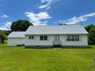 90 Tomhannock Road, Valley Falls, NY 12185
