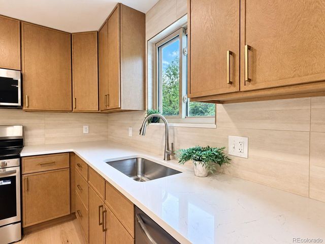 6184 S Benton Court, Littleton, CO 80123