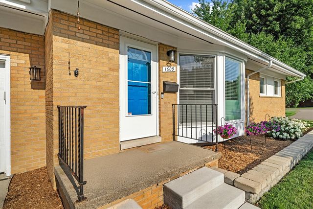 1609 Glastonbury Road, Ann Arbor, MI 48103