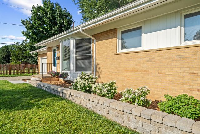 1609 Glastonbury Road, Ann Arbor, MI 48103