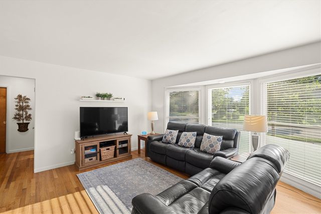 1609 Glastonbury Road, Ann Arbor, MI 48103