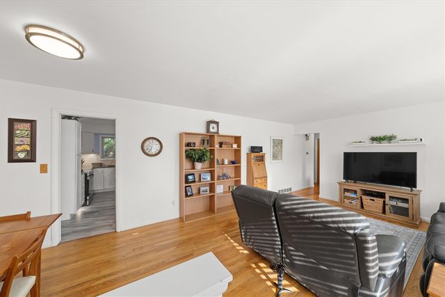 1609 Glastonbury Road, Ann Arbor, MI 48103