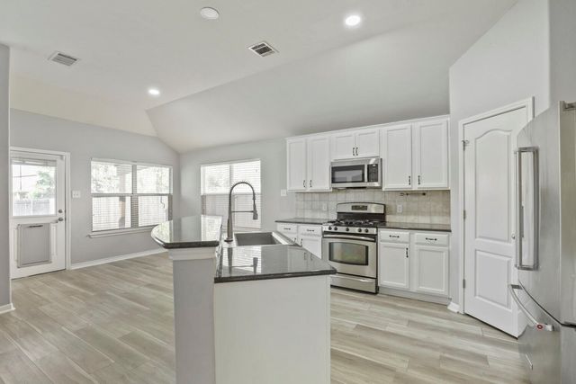1207 Utopia LN, Hutto, TX 78634