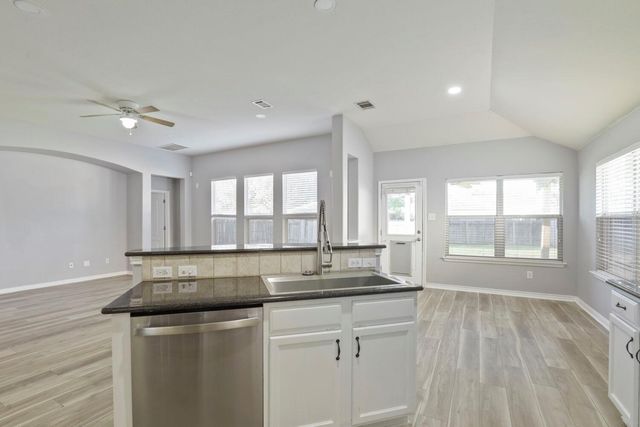 1207 Utopia LN, Hutto, TX 78634