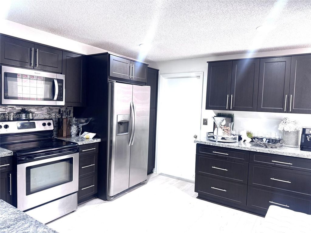 1543 Barcelona Way 530, Weston, FL 33327